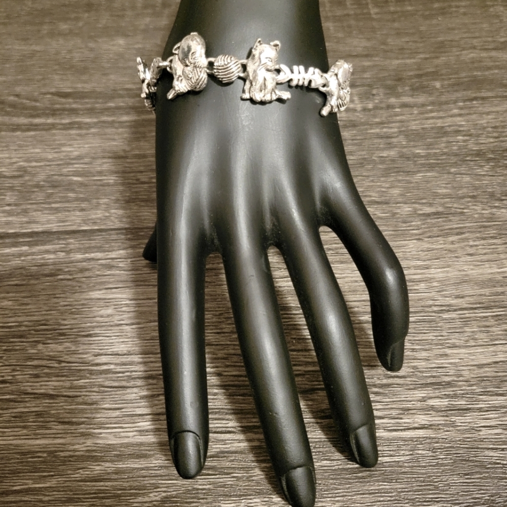 Estate Adorable Playful Cat's Bracelet